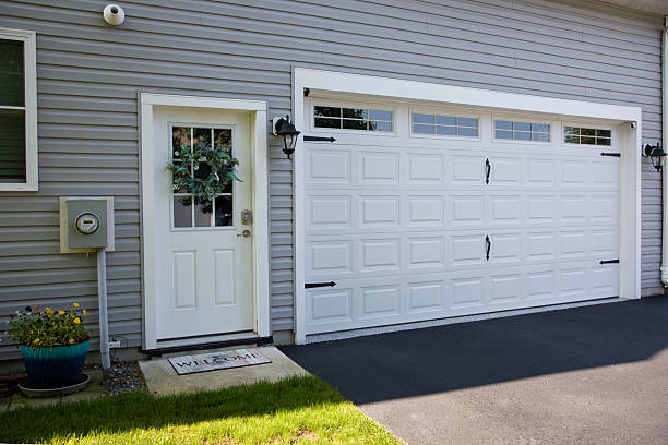 24/7 Emergency Garage Door Panel Replacement experts in Lakeview, NY